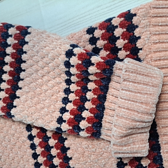 Forever 21 Fuzzy Sweater Size Medium Pink Red Blue - Picture 9 of 10